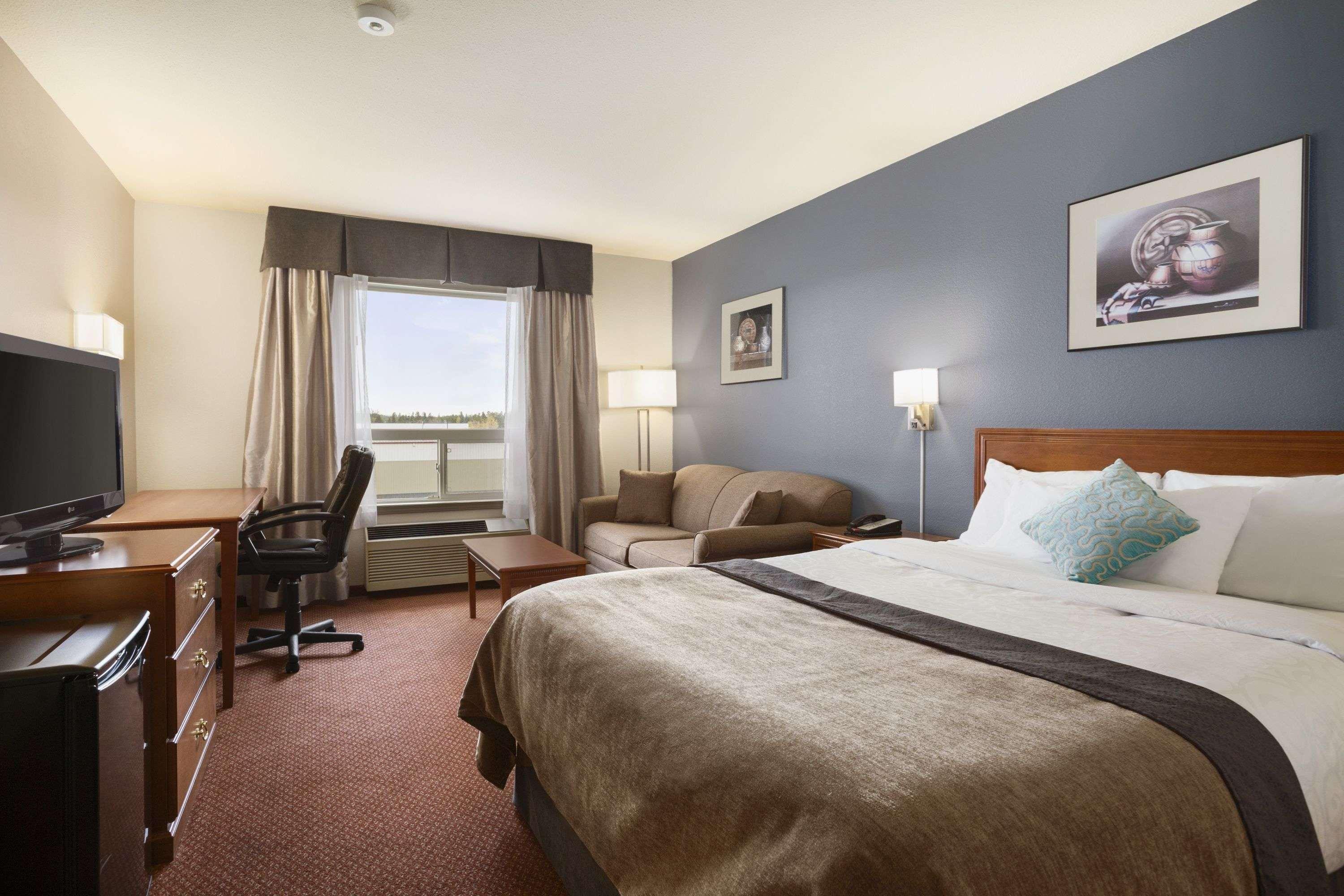 Super 8 By Wyndham Whitecourt Hotel Bagian luar foto