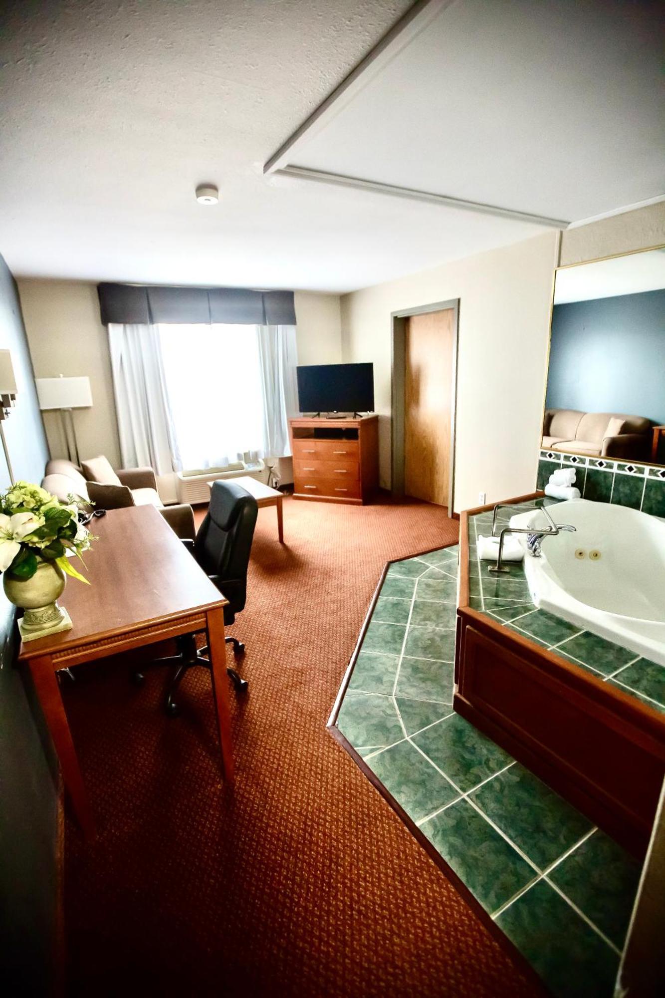 Super 8 By Wyndham Whitecourt Hotel Bagian luar foto