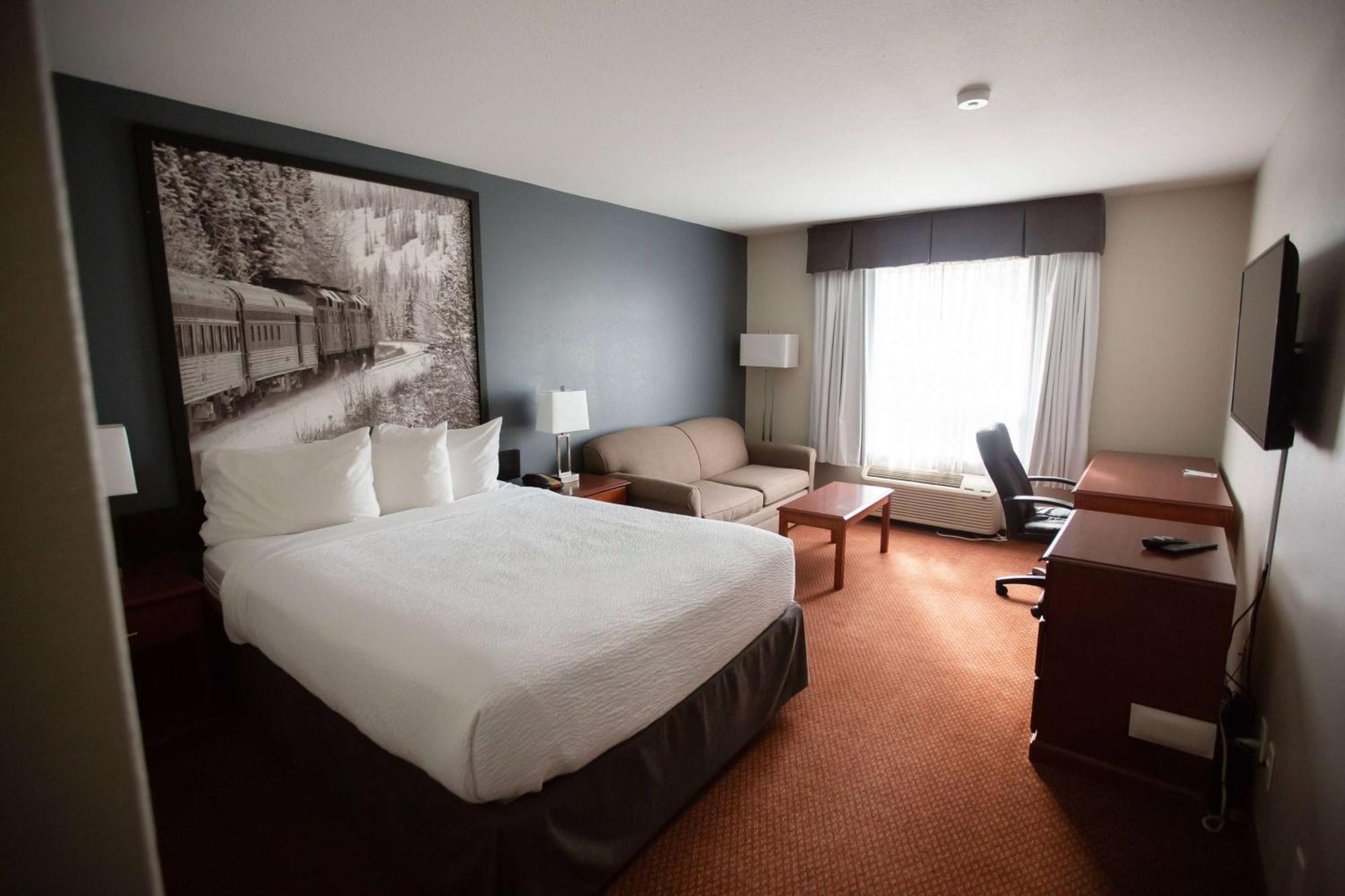 Super 8 By Wyndham Whitecourt Hotel Bagian luar foto