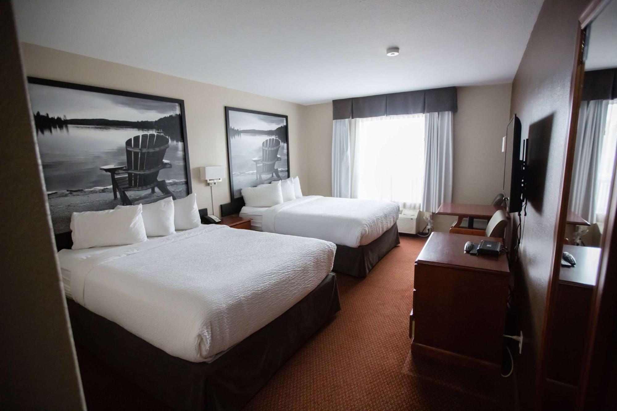 Super 8 By Wyndham Whitecourt Hotel Bagian luar foto